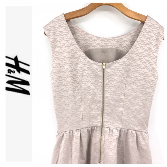 💕SALE💕H&M Ivory Golden Sleeveless Dress - Picture 3 of 8